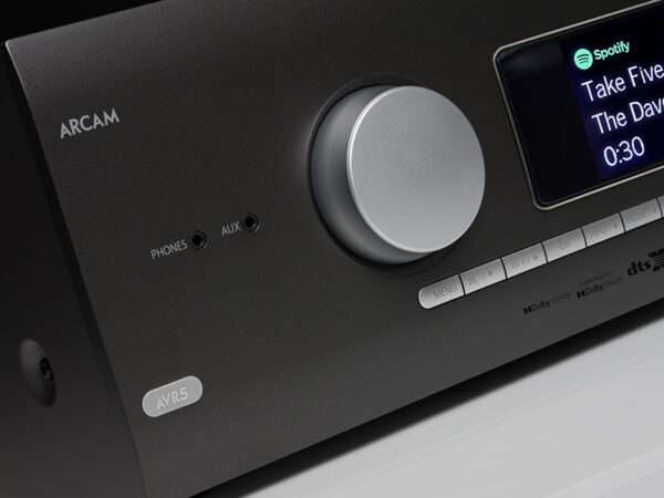 Arcam AVR5 04