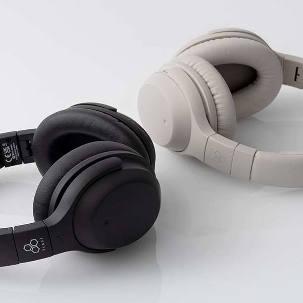 Final Audio UX2000 black cream 01